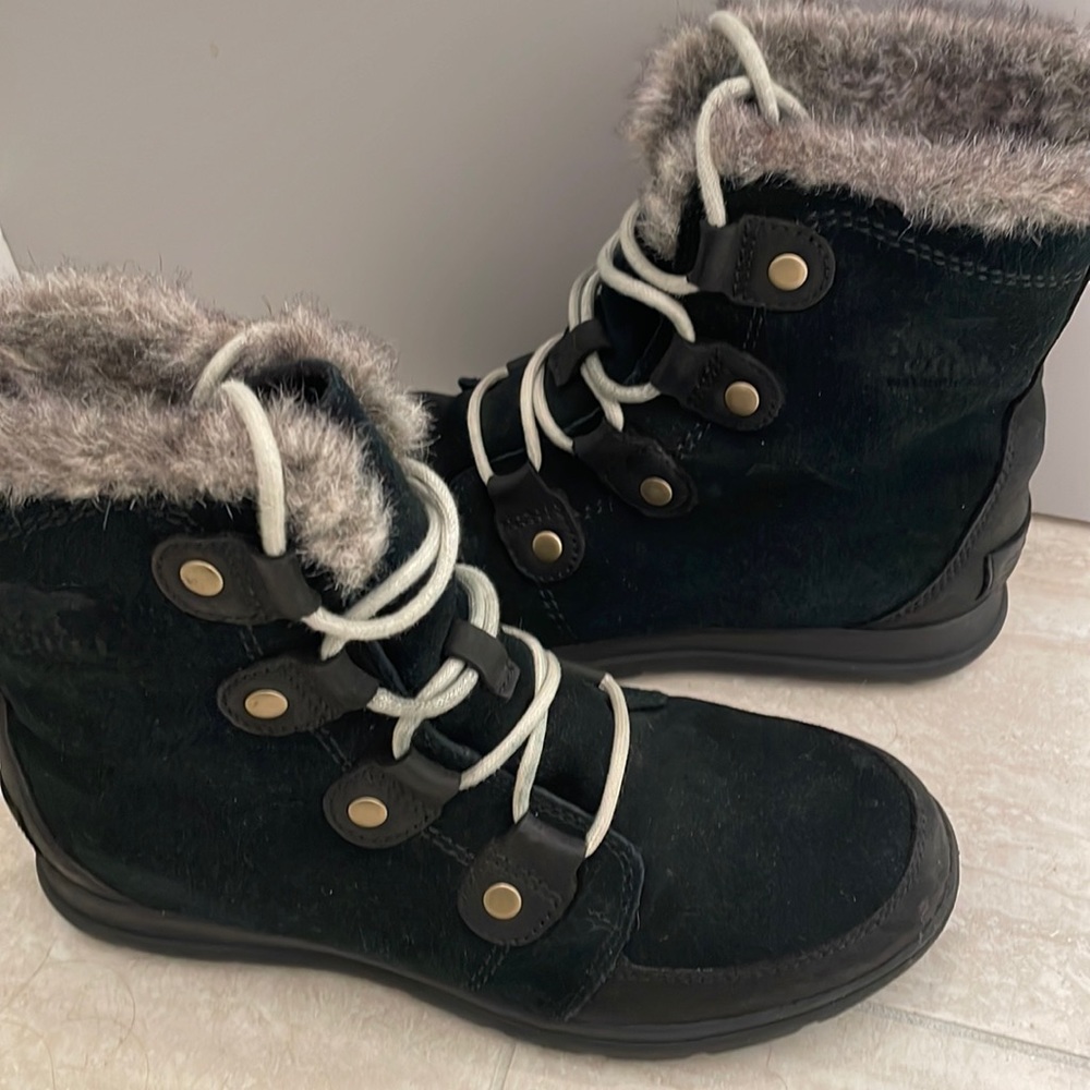 SOREL ankle high winter black boots
